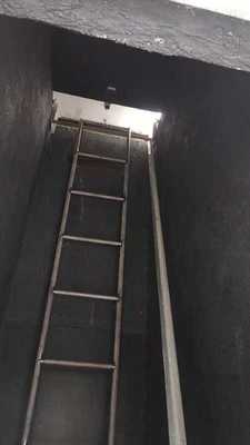 পরীক্ষাগার পরিবাহী তারের উল্লম্ব শিখা বিস্তারের প্রতিরোধের পরীক্ষা করে